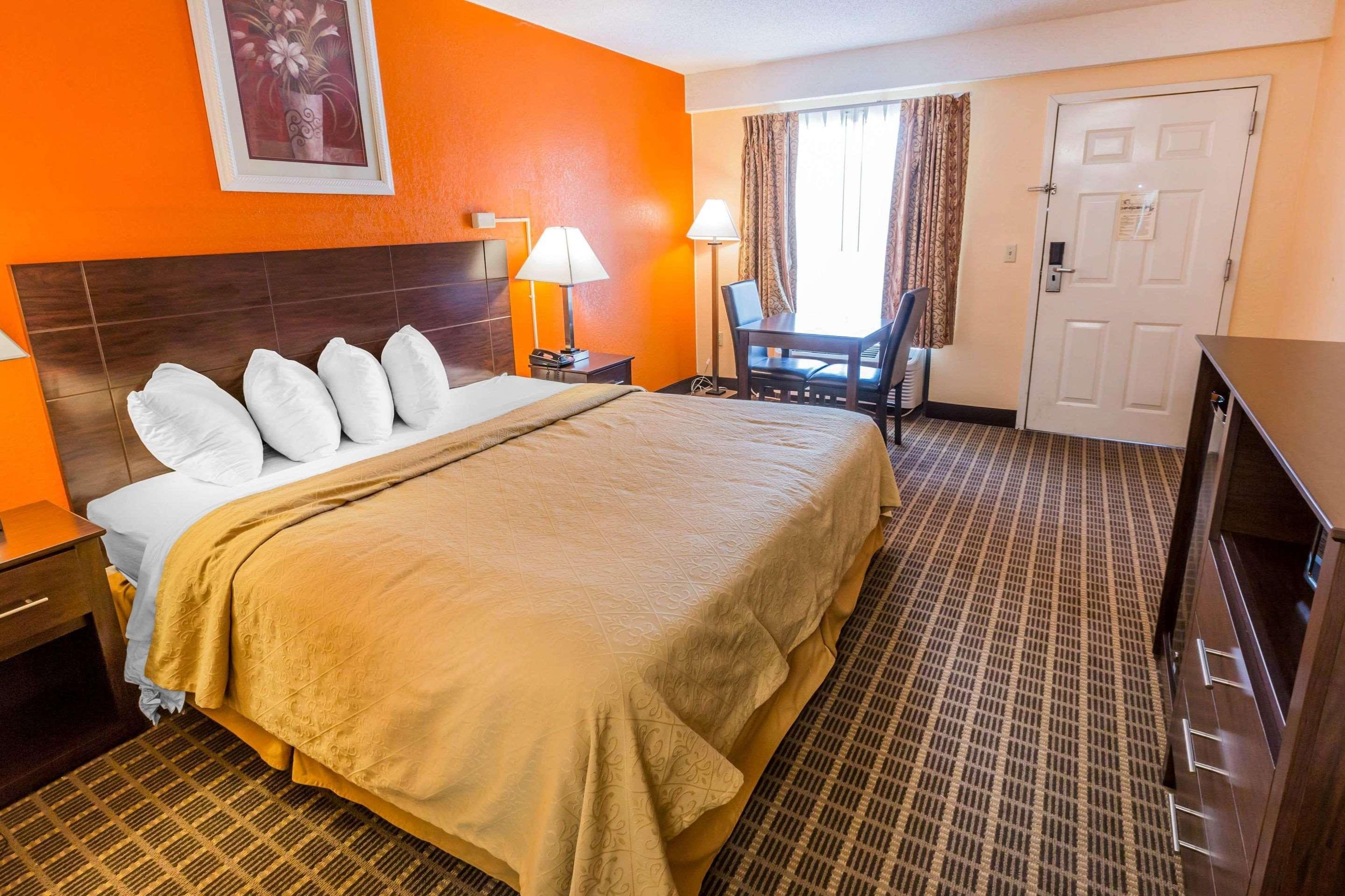 Quality Inn Гріер Екстер'єр фото