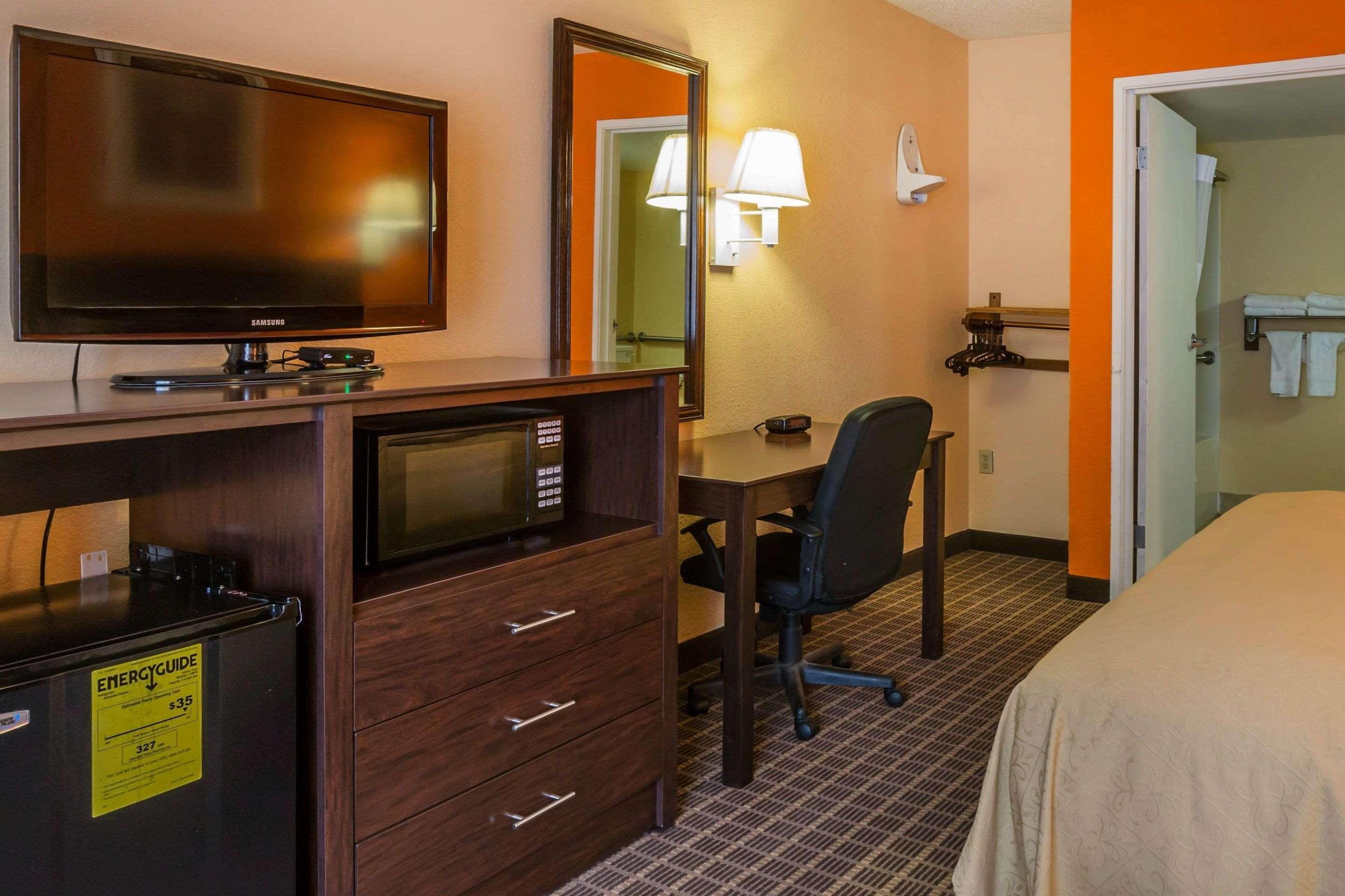 Quality Inn Гріер Екстер'єр фото