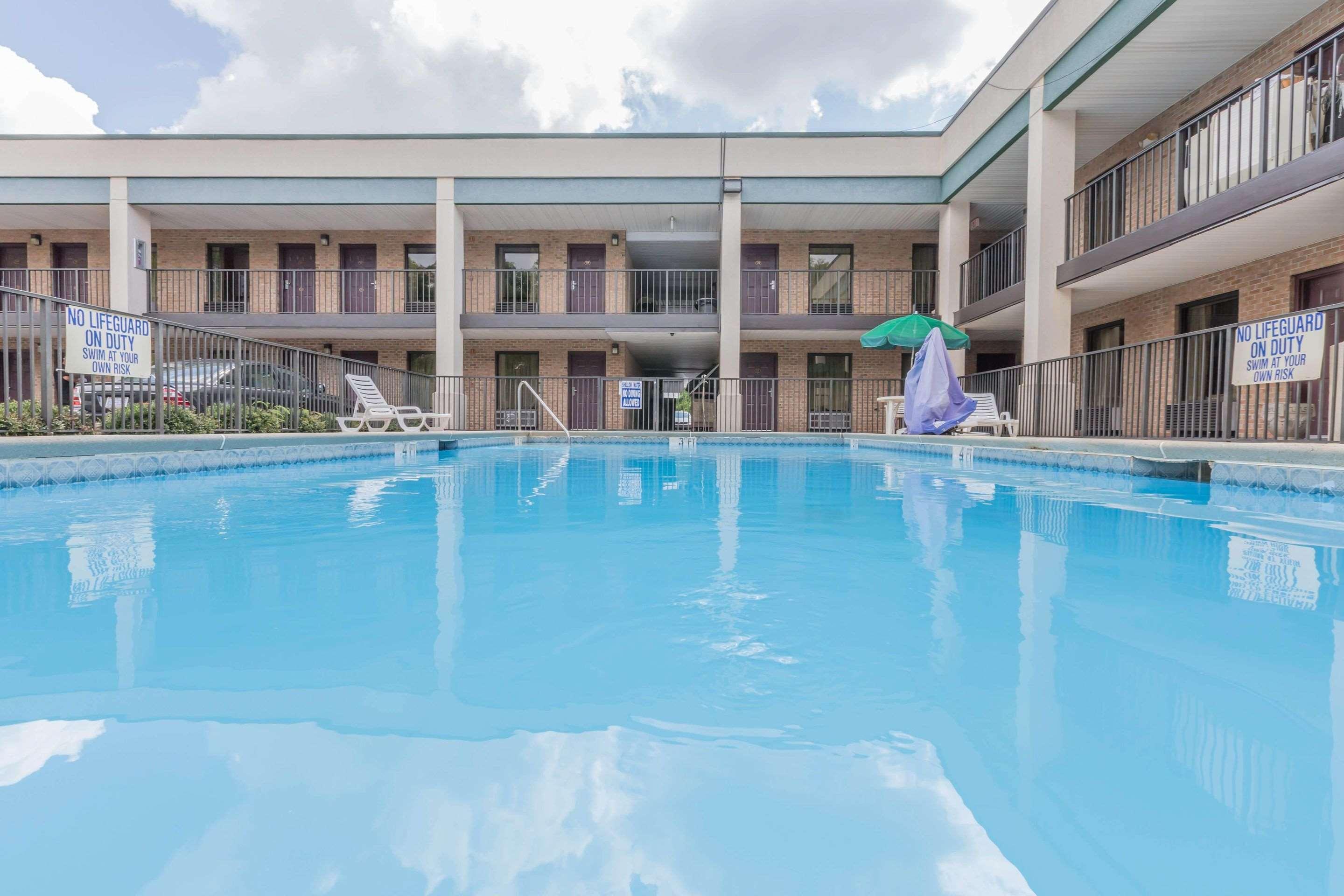 Quality Inn Гріер Екстер'єр фото